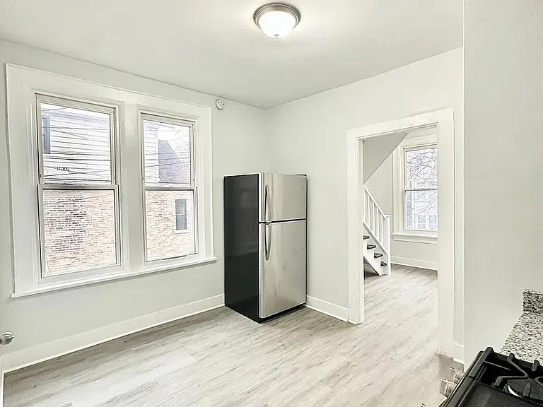 2224 S Sawyer Ave #CH1R — Photo 4