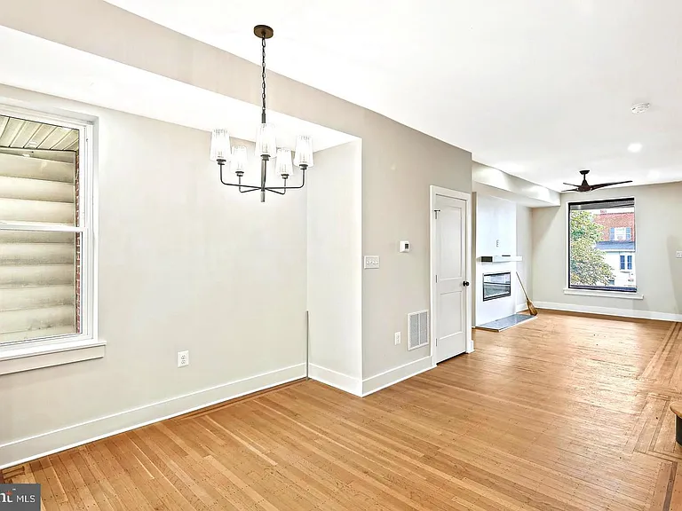 1327 W 42nd St — Photo 11