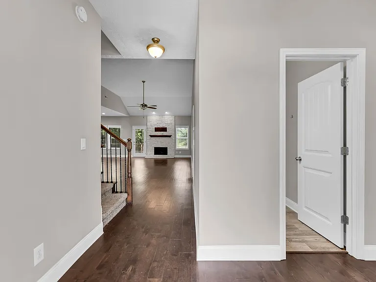 987 Promenade Dr — Photo 5