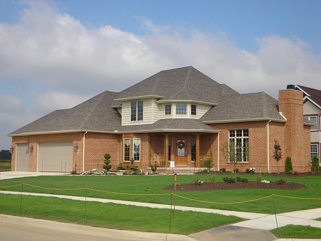 visit my website www.newhomefindlay for complete listing