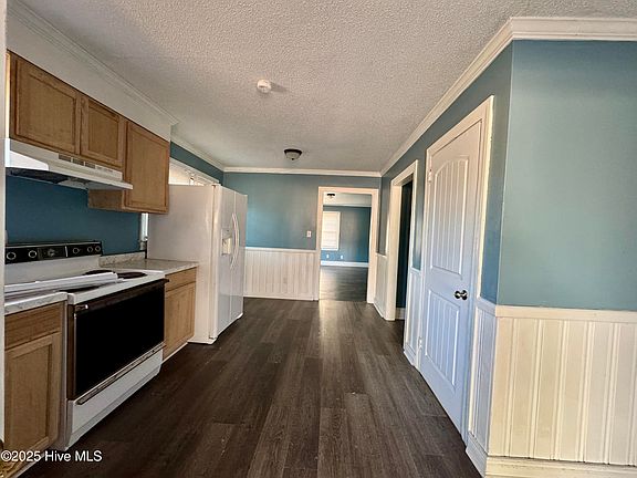 4th image of 304 E Roundtree Drive