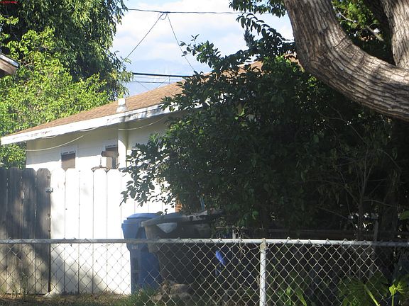 3rd image of 611 E Columbia Ave