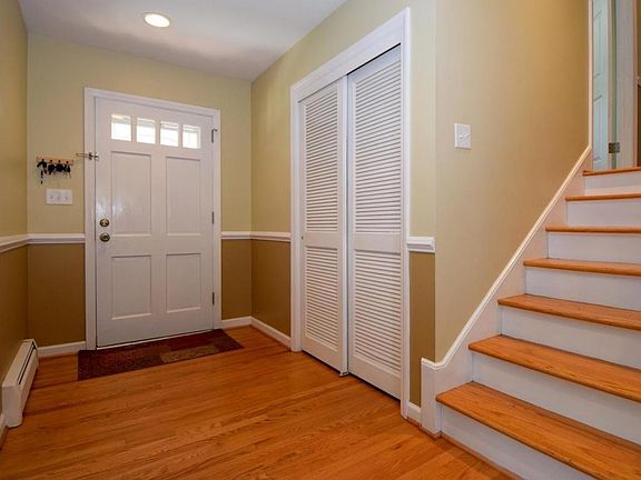3rd image of 4719 Glenbrook Dr