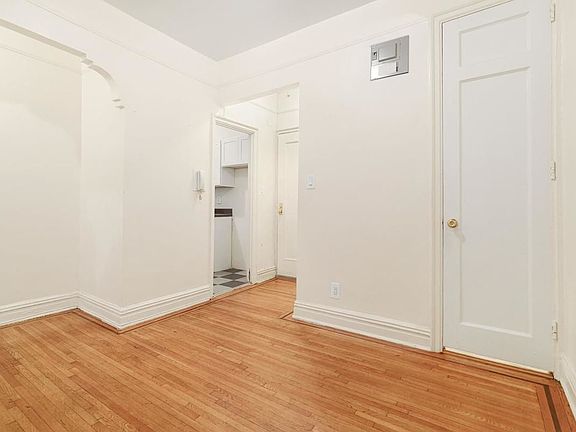5th image of 25 Parade Pl APT 2C