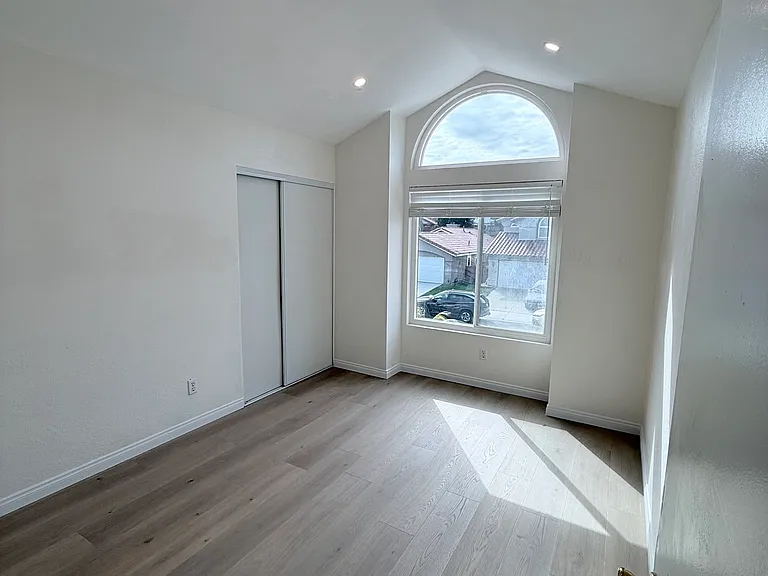 1813 Avenida Segovia — Photo 15