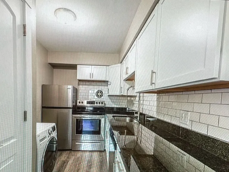 Newly Remodeled 1 Bedroom Apartment, Walk to Campus! — Photo 3