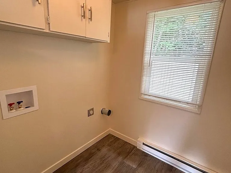 939 Alder Ave — Photo 12
