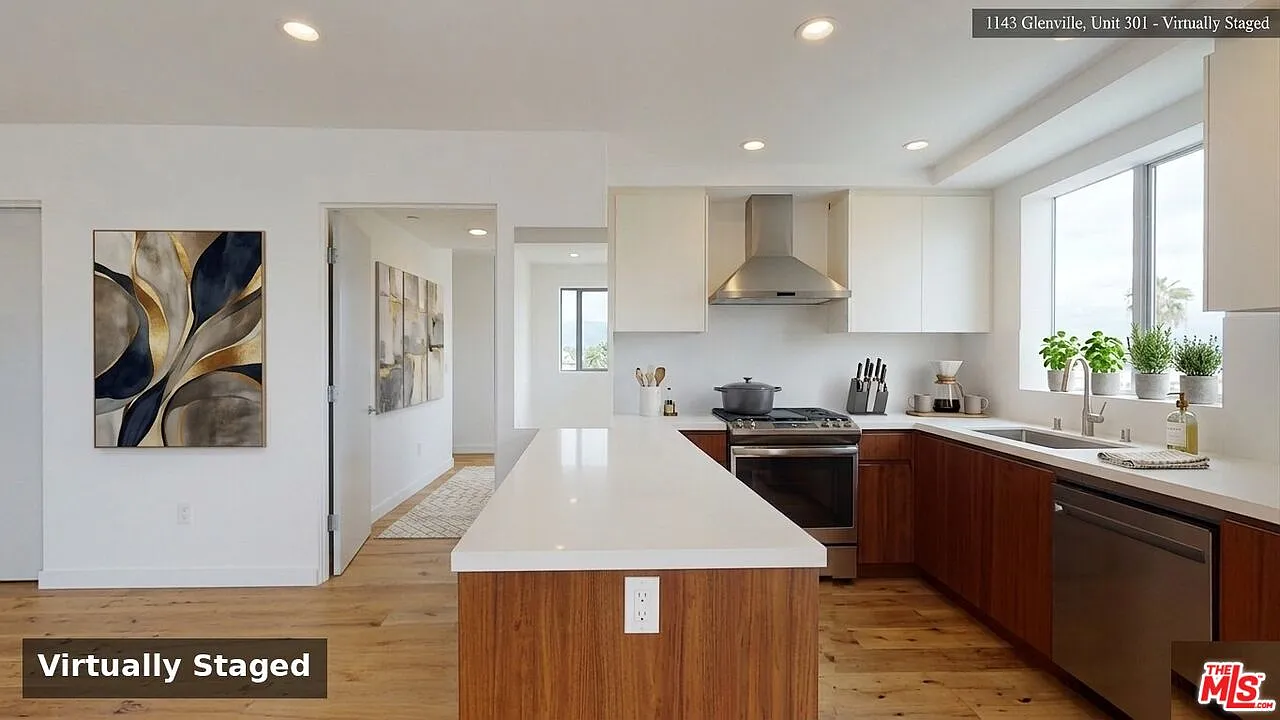 2 bed, 2.0 bath, 1050 sqft, $4,650 — Photo 4