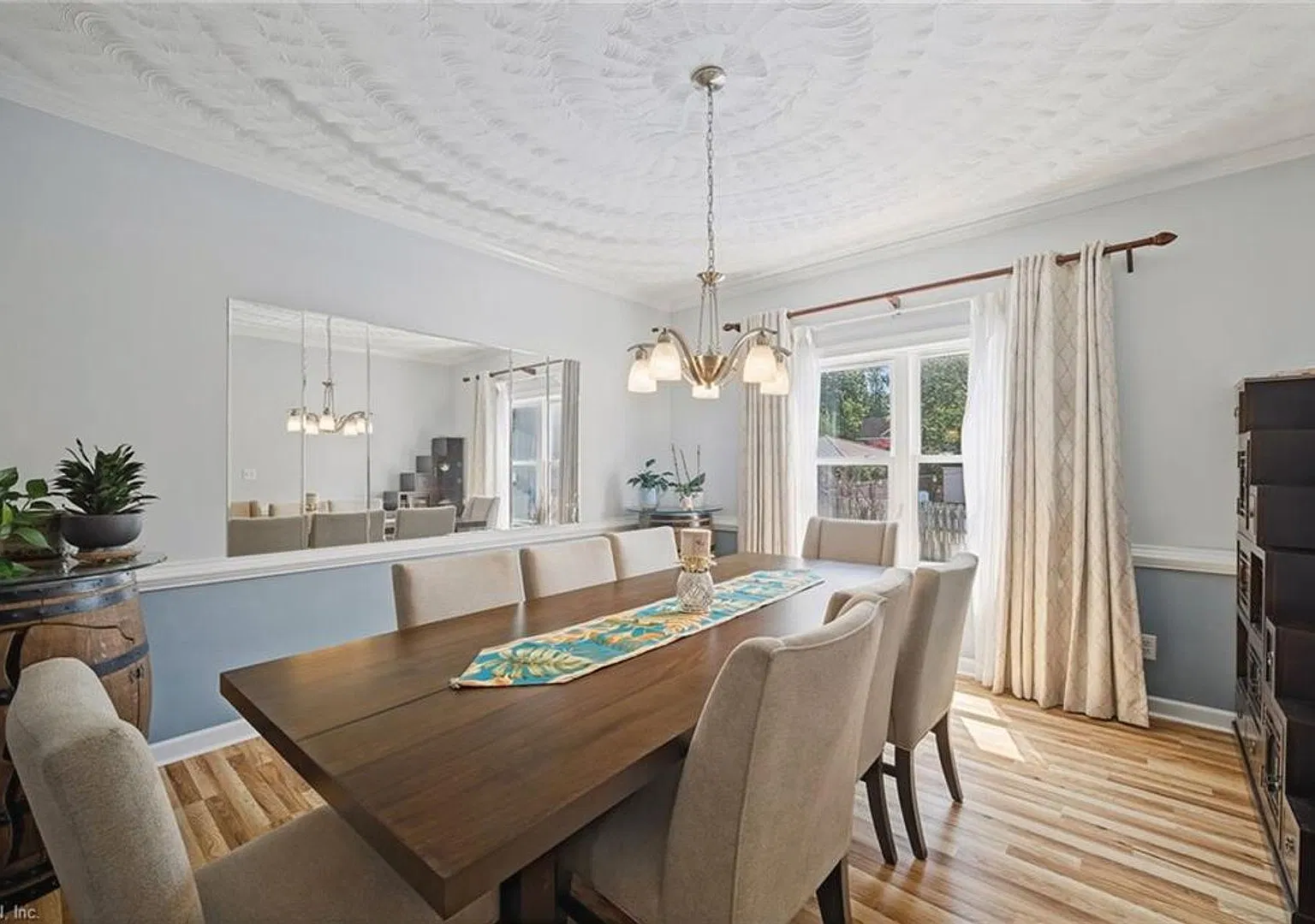 5-bedroom oasis — Photo 4