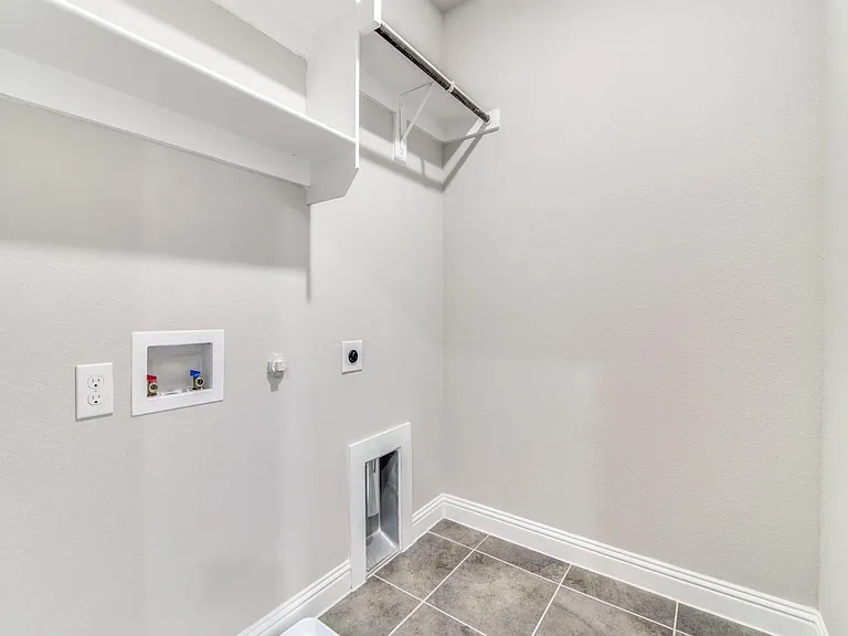4849 Pasadena Dr — Photo 9