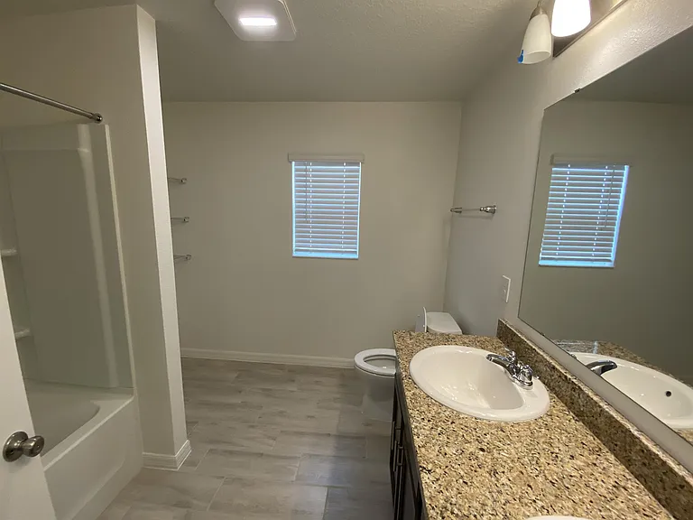 1132 Papaya Cir — Photo 5