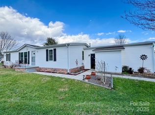 209 Red Birch Ct, Hendersonville, NC 28739
