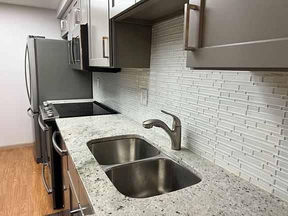 5th image of 370 Villa Oaks Ln