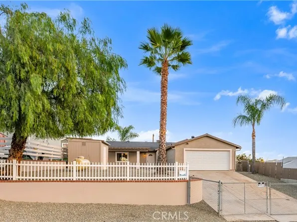 28320 Oregon Pl, Canyon Lake, CA 92587