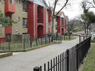 1611 E Chase St — Photo 3