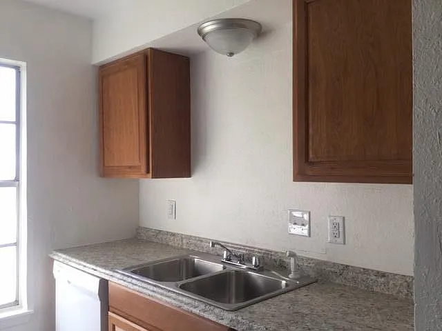 Kitchen - 703 E Navasota St #A