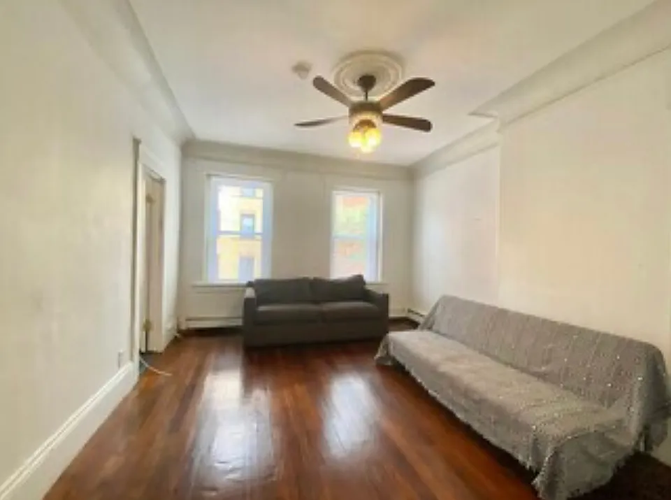 32 Cunard St