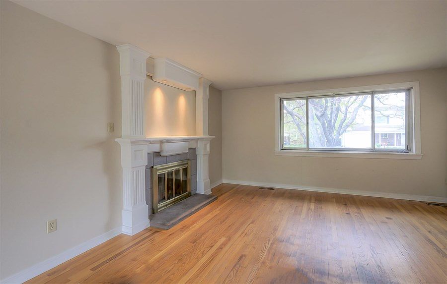 2nd image of 1924 S Leyden St