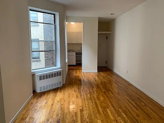 Rented by Salon Realty Corp | media 7