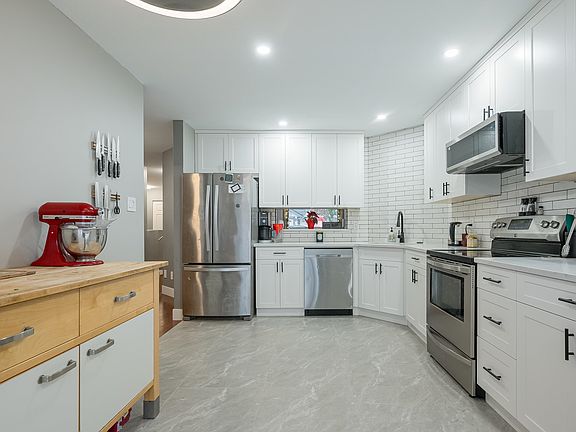 3rd image of 3160 Townline Rd #167