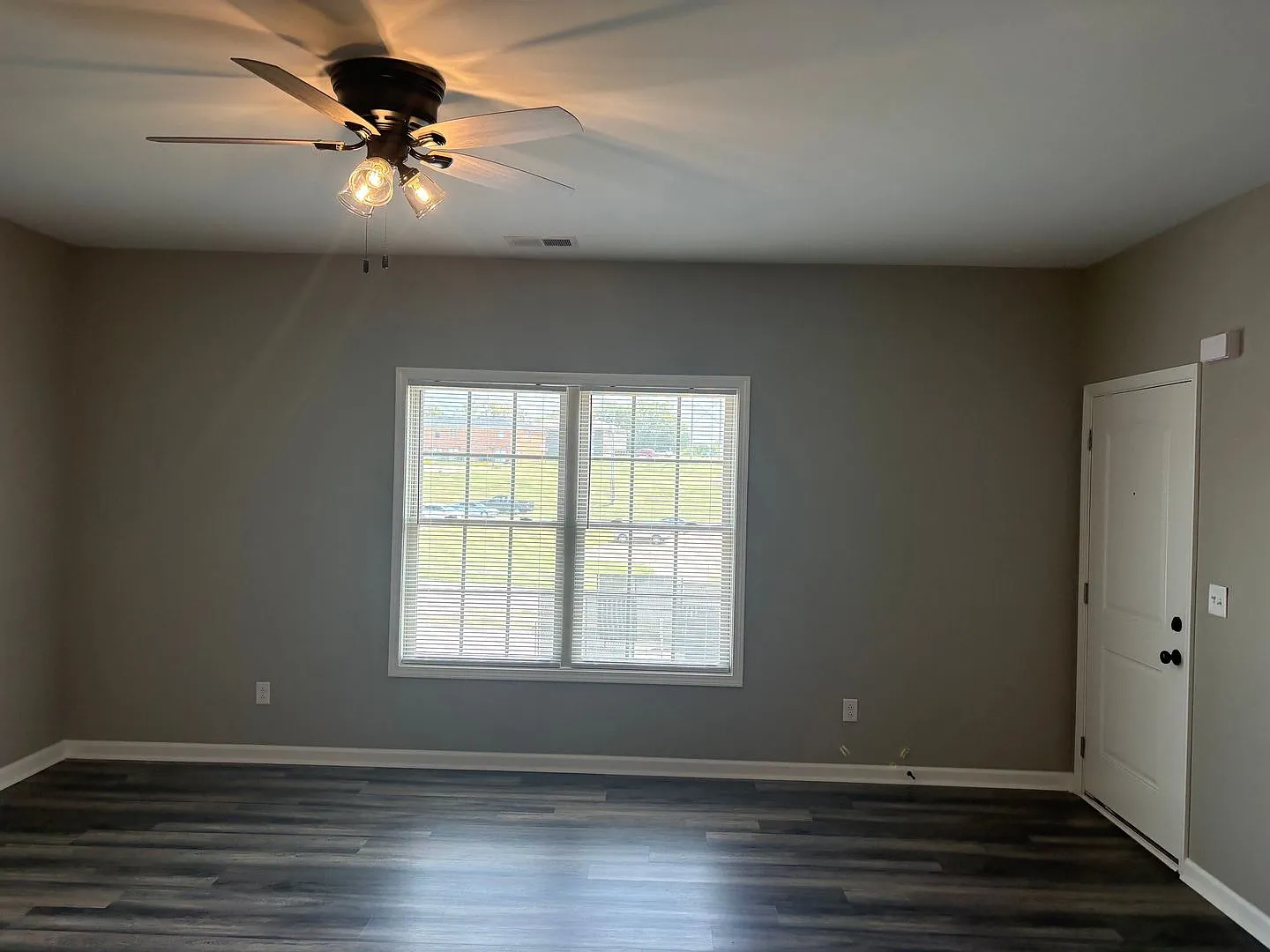 244 Calumet Dr — Photo 4