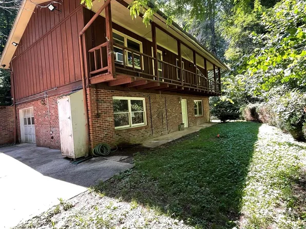 871 S Country Club Dr, Cullowhee, NC 28723
