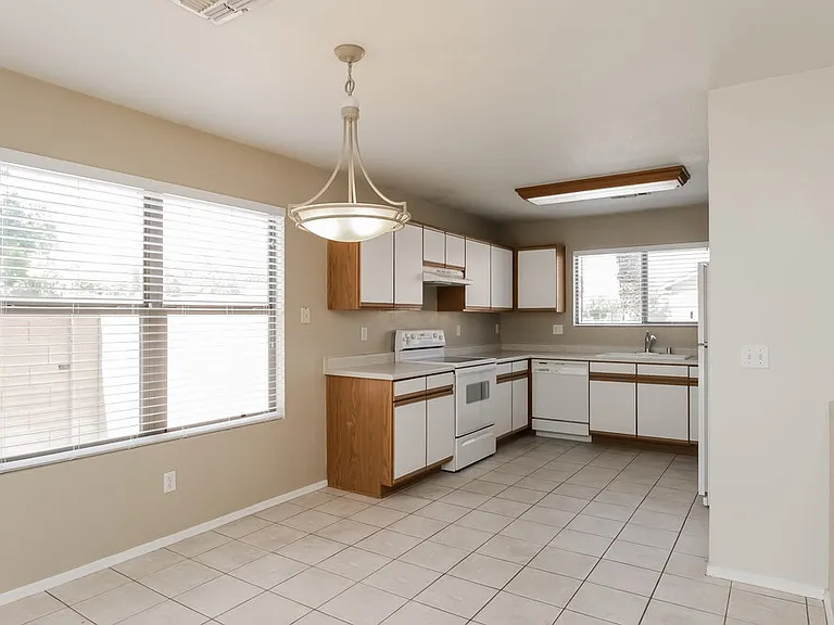 2200 E Spruce Dr — Photo 7