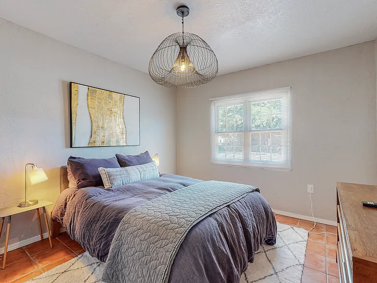 837 Adams St NE — Photo 32