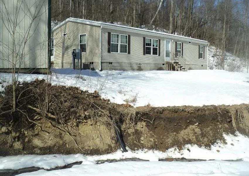1469 Edgington Rd photo 1