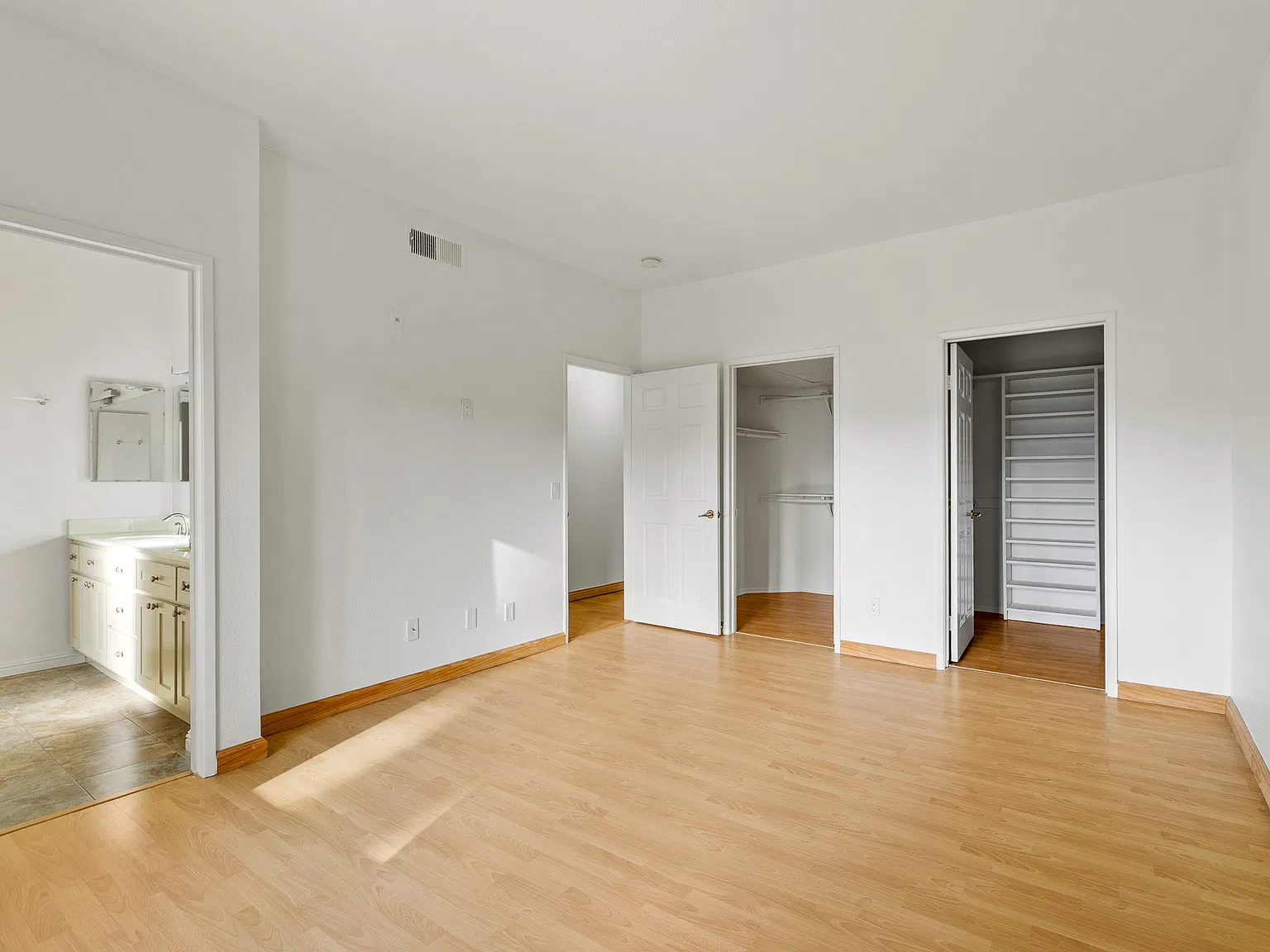 3 bed, 1438 sqft, $3,750 — Photo 3