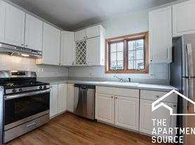 1945 W Crystal St, Chicago, IL