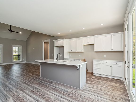 4th image of 171 Thompson Ln