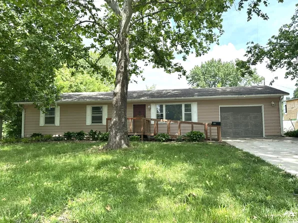 1618 E Glenn Dr, Lawrence, KS 66044