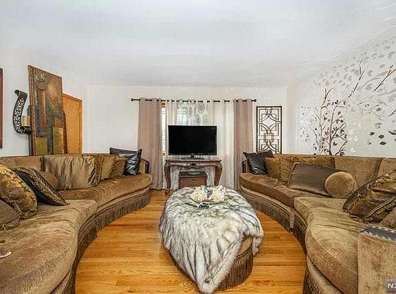 3rd image of 226 Martha Ave
