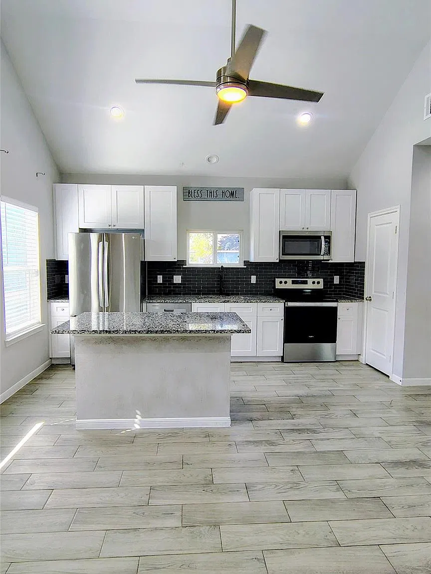3 bed, 2.0 bath, 999 sqft, $1,350 — Photo 2