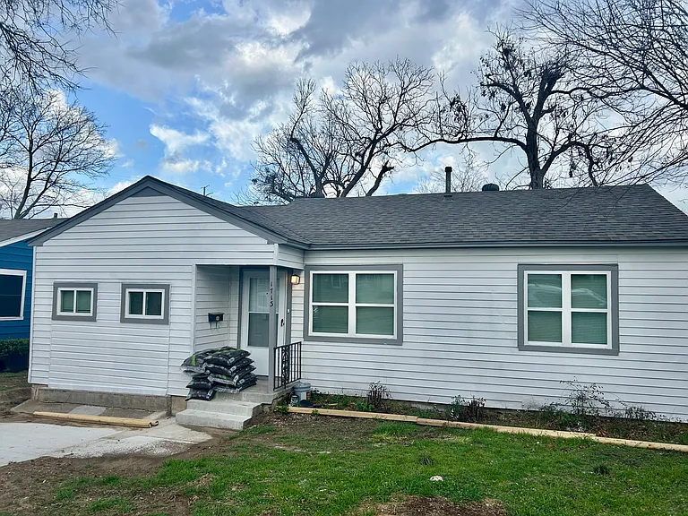 1713 Kirkwood Dr — Photo 1