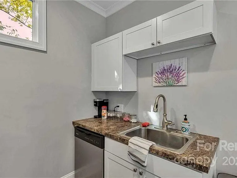 812 E 20th St — Photo 12