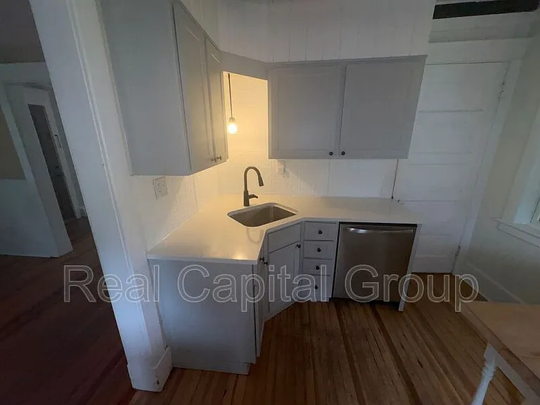 376 Kenwood Ave — Photo 22