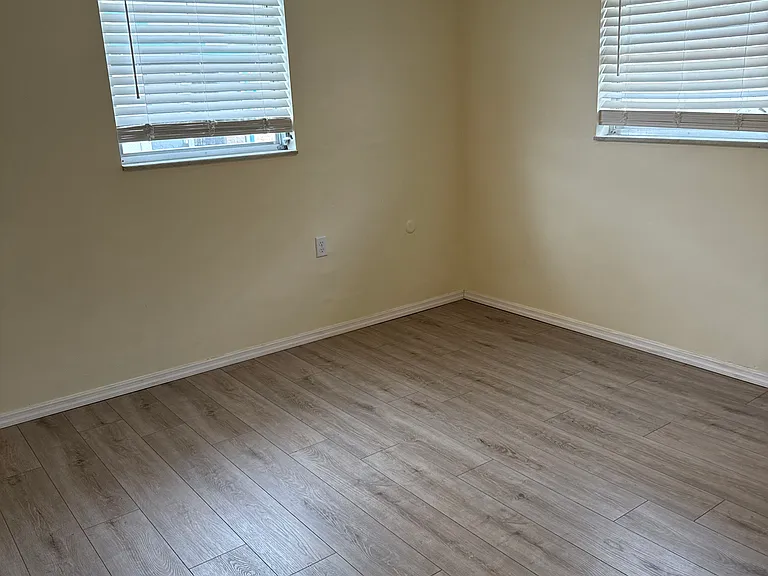 Spare bedroom.