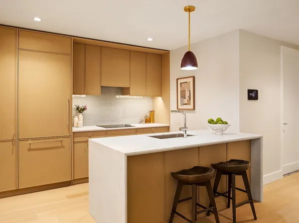 2401 Queens Plz N #1001, Long Island City, NY 11101