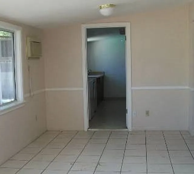 1146 E Campus Dr — Photo 15