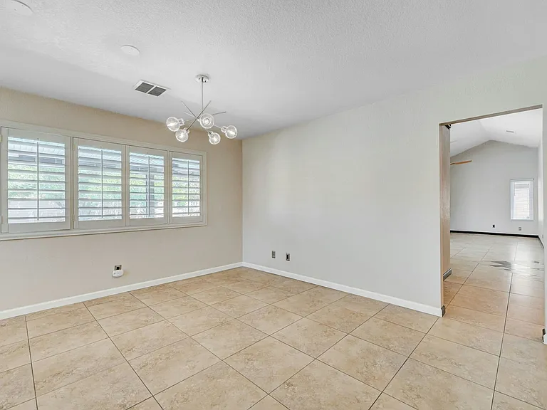 538 Lambeth Ct — Photo 15