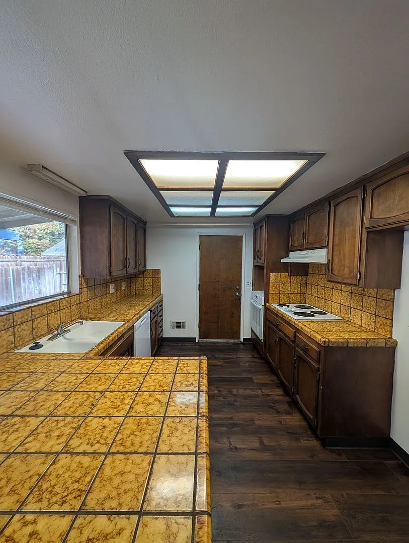 Charming 3-Bed, 2-Bath Home with Open Concept — Photo 4