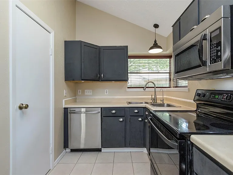 6903 Foxmont Ln — Photo 8