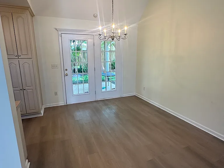 4804 Cambridge Dr — Photo 4