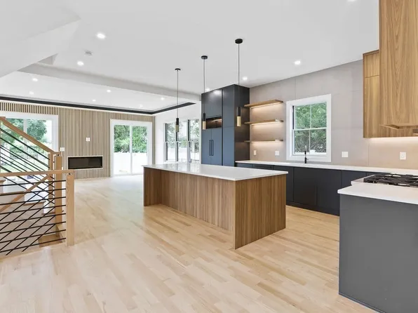 323 Nevada St #2, Newtonville, MA 02460