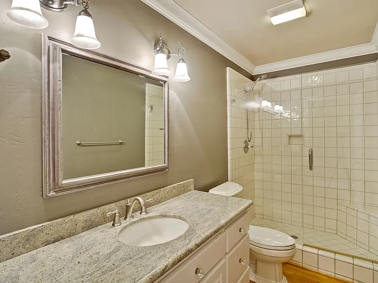 1150 Meredith Ave — Photo 44
