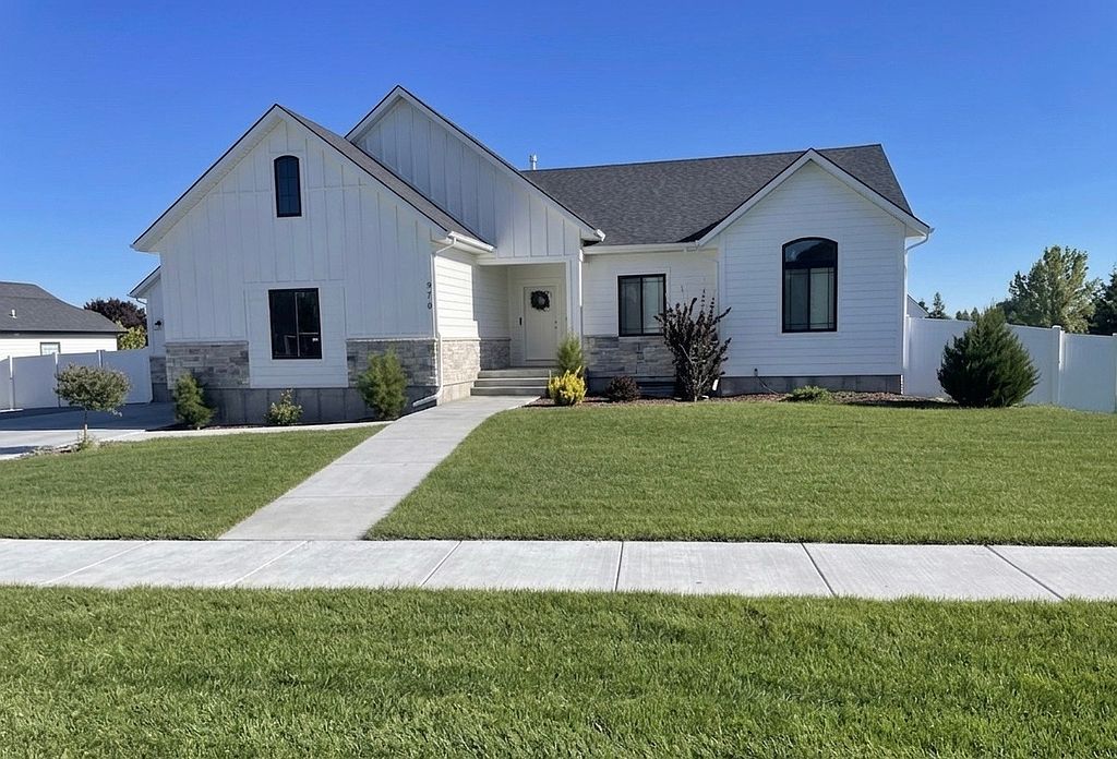 970 Pine Brook Ln - Property Image