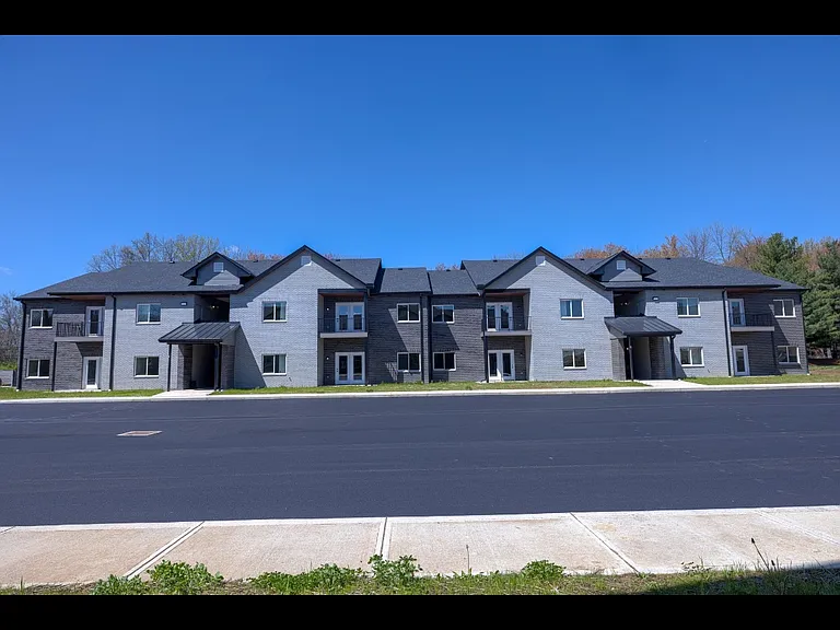 3840 Rohling Oaks Dr #H9 — Photo 2