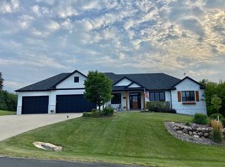 3987 Creek View Ln SW, Rochester, MN 55902